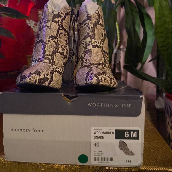 NWT Snake Skin Worthington Memory foam ankle boots - Picture 8 of 9